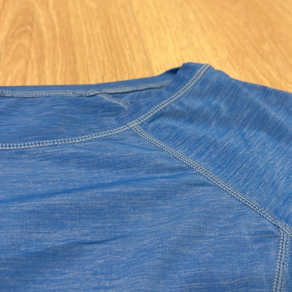 🇨🇦 🍋 Lululemon long sleeve 🍋 - Picture 3 of 8